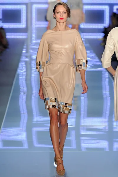 Look 3